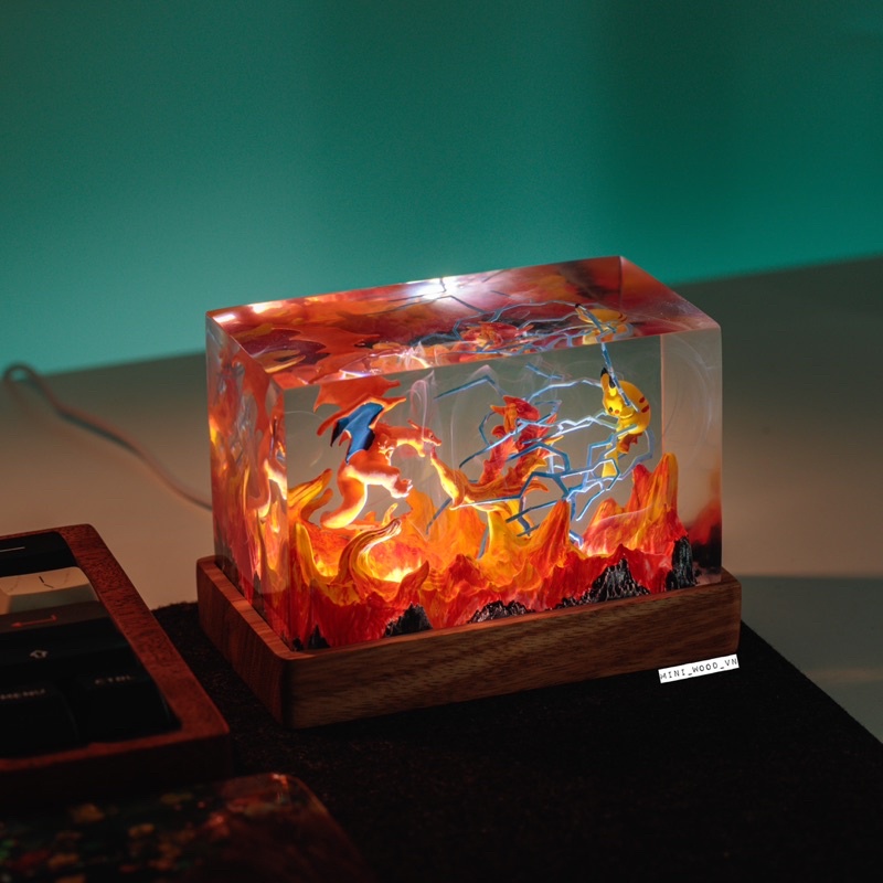 Đèn gỗ resin epoxy Pokemon - Pikachu & Lizardon.Lamp resin epoxy Pokemon - Pikachu & Lizardon