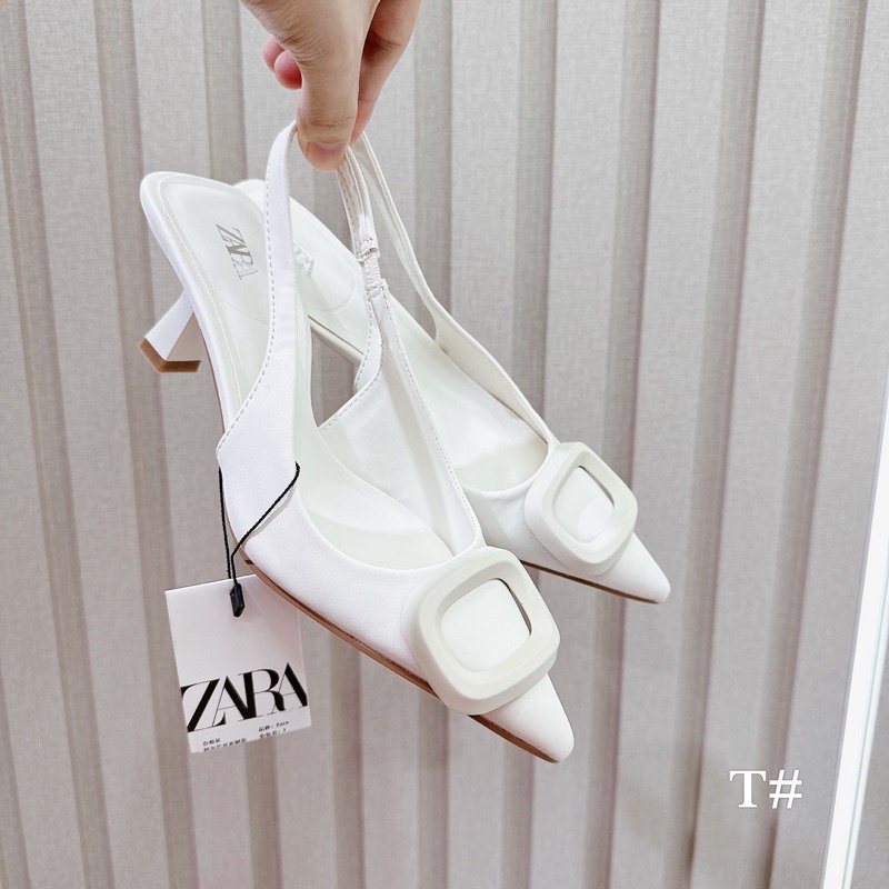 Sandal mũi nhọn hở gót nhỏ kèm mác