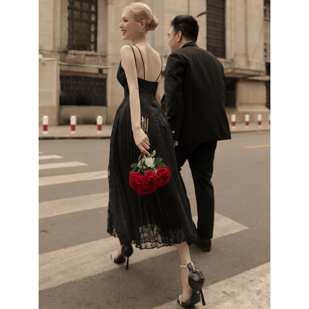 RECHIC Đầm Dài Louis hai dây độc đáo với phần ren eo kết hợp tà váy xếp ly thời thượng