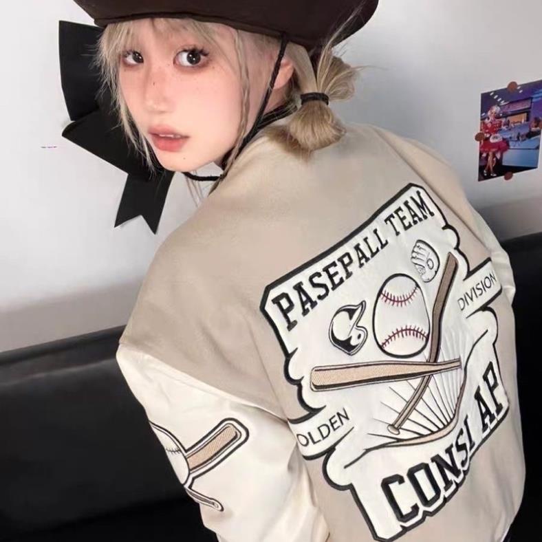 Áo khoác bóng chày màu be đậm form rộng hoạ tiết thêu thời trang nam Nữ