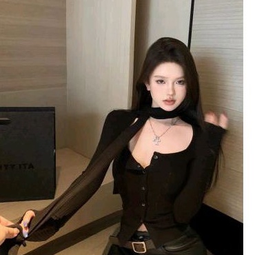 Áo croptop nữ tay dài ôm cổ yếm cài nút