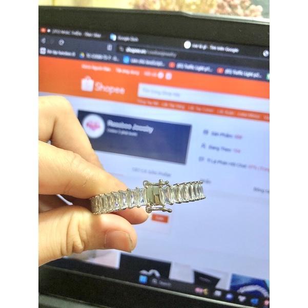 Vòng tay nữ đính full đá Baguette mạ bạch kim