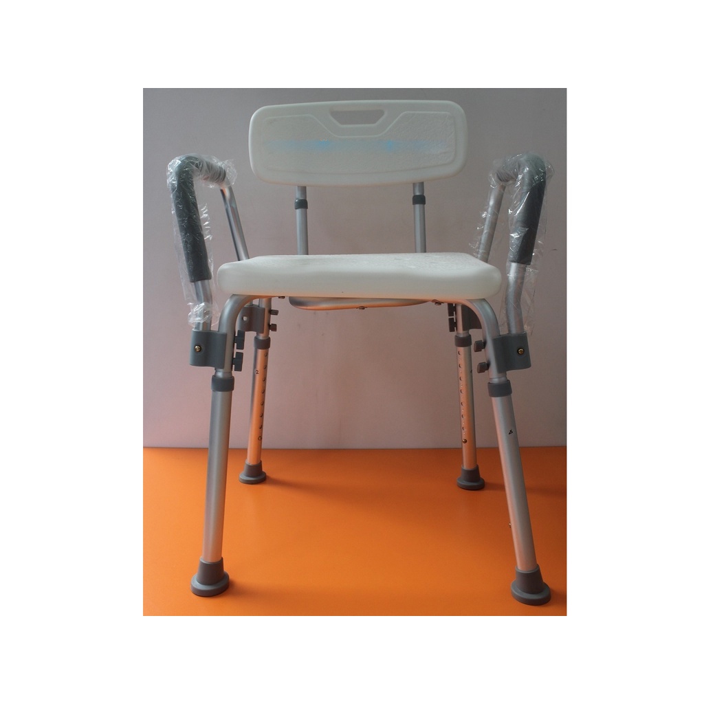 Ghế tắm cho bệnh nhân, người già có tay cầm