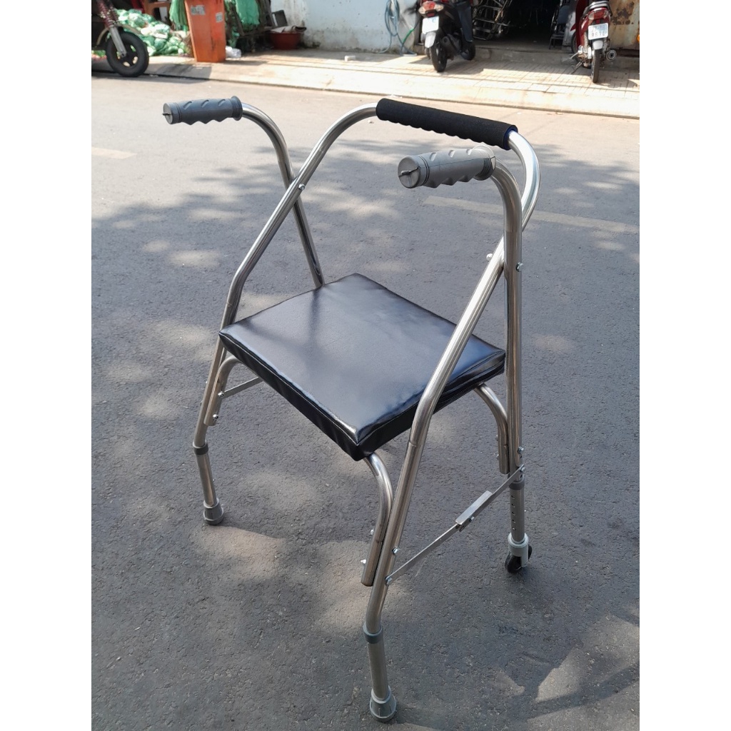 Khung tập đi có ghế ngồi