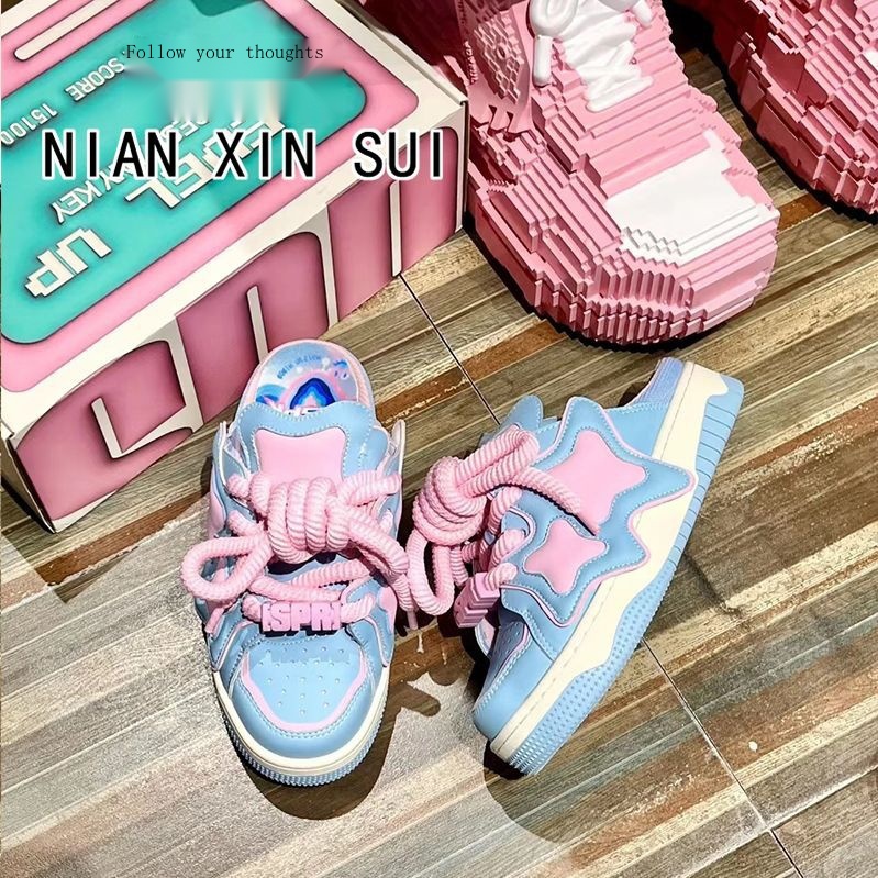 Sóng nhiệt đang đến và xu hướng quốc gia nhỏ và hạnh phúc. Dép pamine Phong Cách Đường Phố Vào Mùa Hè