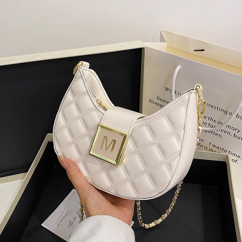 Ok Túi Xách Nữ Đeo Chéo 2 màu Đen Trắng BASIC Thiết Kế Dáng Thuyền Cá Tính mẫu túi hot nhất hiện nay !!! TN06