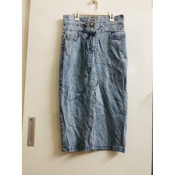 Chân váy jean dài cạp cao có mã vạch 39k/1 chiếc