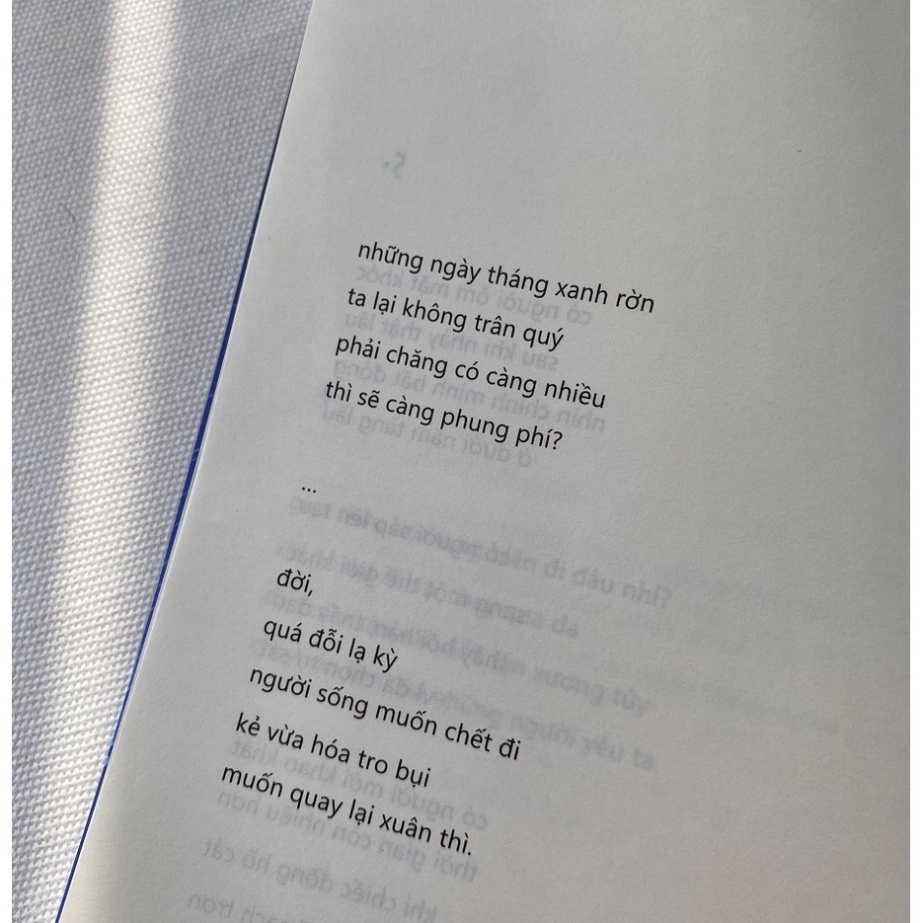 Sách Az - Đám Trẻ Ở Đại Dương Đen