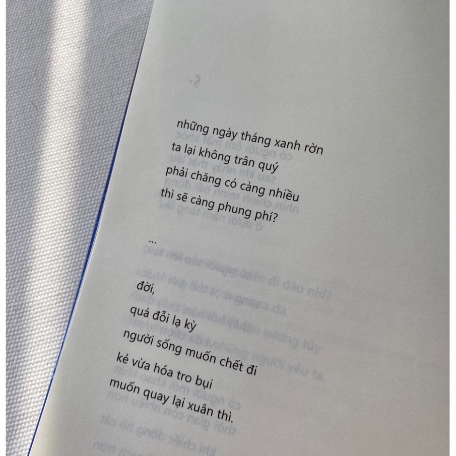 Sách Az - Đám Trẻ Ở Đại Dương Đen