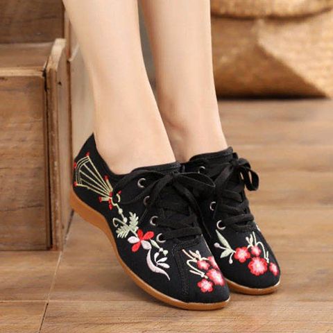 Giày Vải Đế Xuồng Tăng Chiều Cao Thêu Họa Tiết Thổ Cẩm Bắc Kinh Cổ Điển Cho Nữ