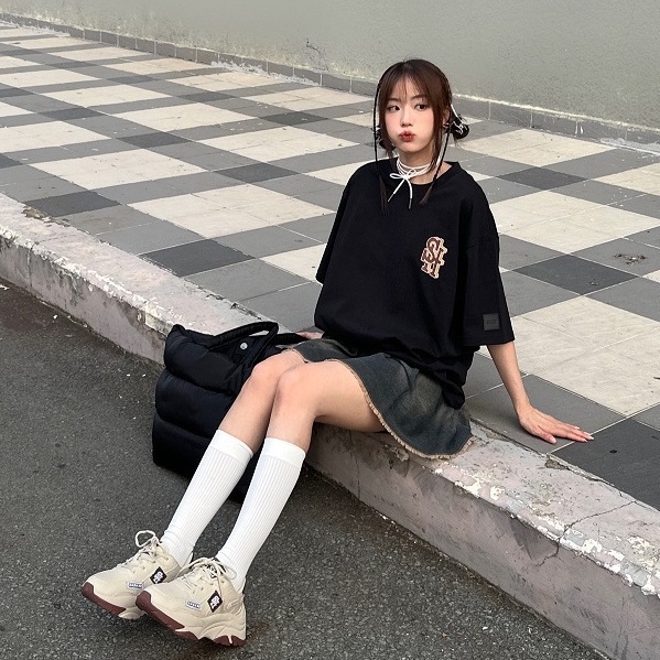 Áo Thun Nam Nữ Unisex SHONDO Form Rộng Màu Đen SH 3D AOTH19