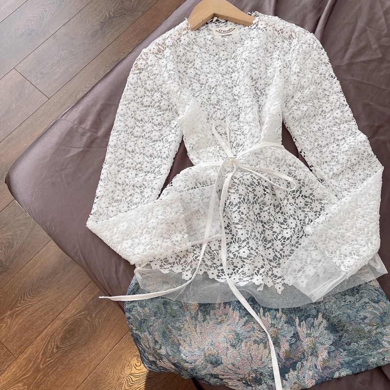 Set áo ren hoa kèm chân váy gấm xanh