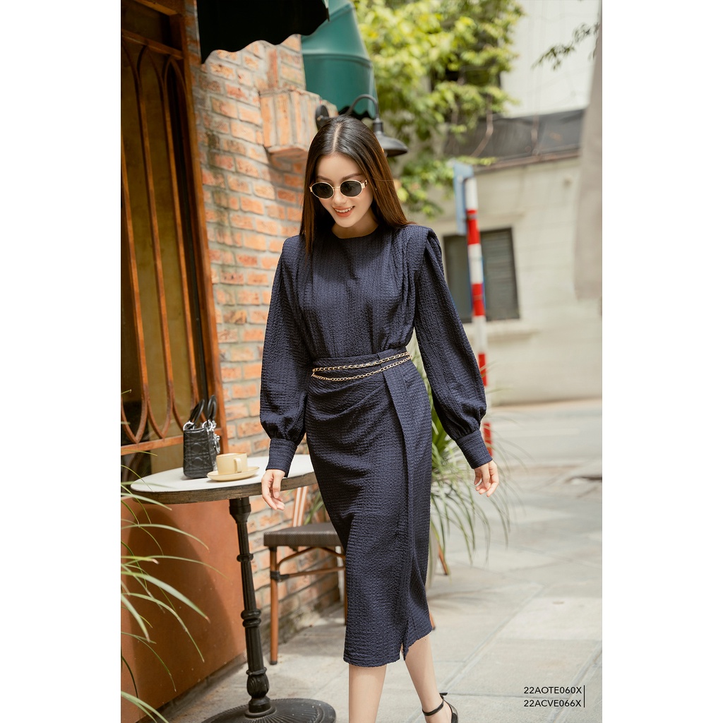 Áo sơ mi nữ tay dài cổ tròn Eva de Eva 22AOTE060X