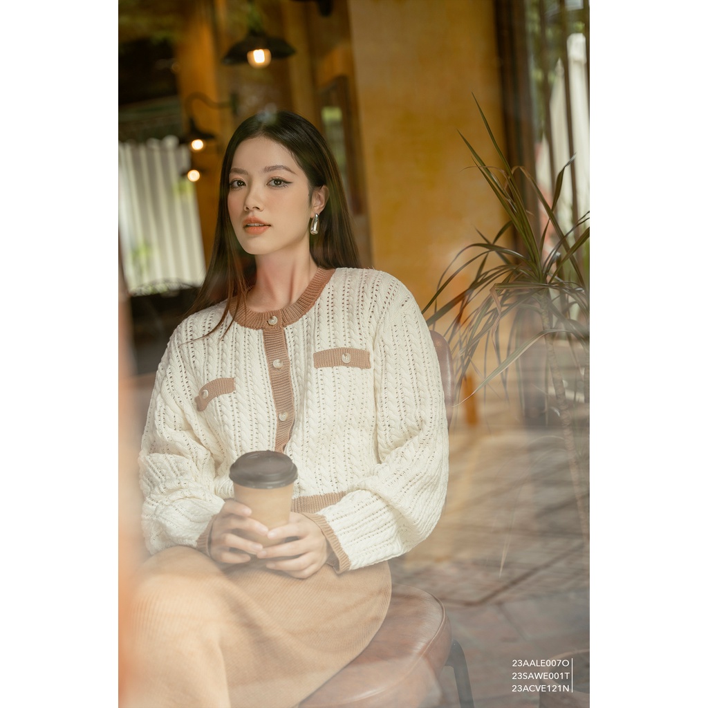 Áo len nữ tay dài phối màu Eva de Eva 23AALE007O