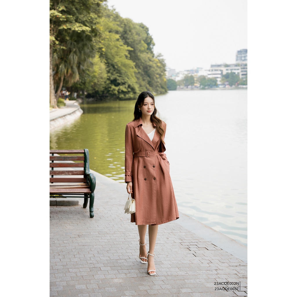 Áo khoác nữ dáng dài qua gối Eva de Eva 23ACOE002N