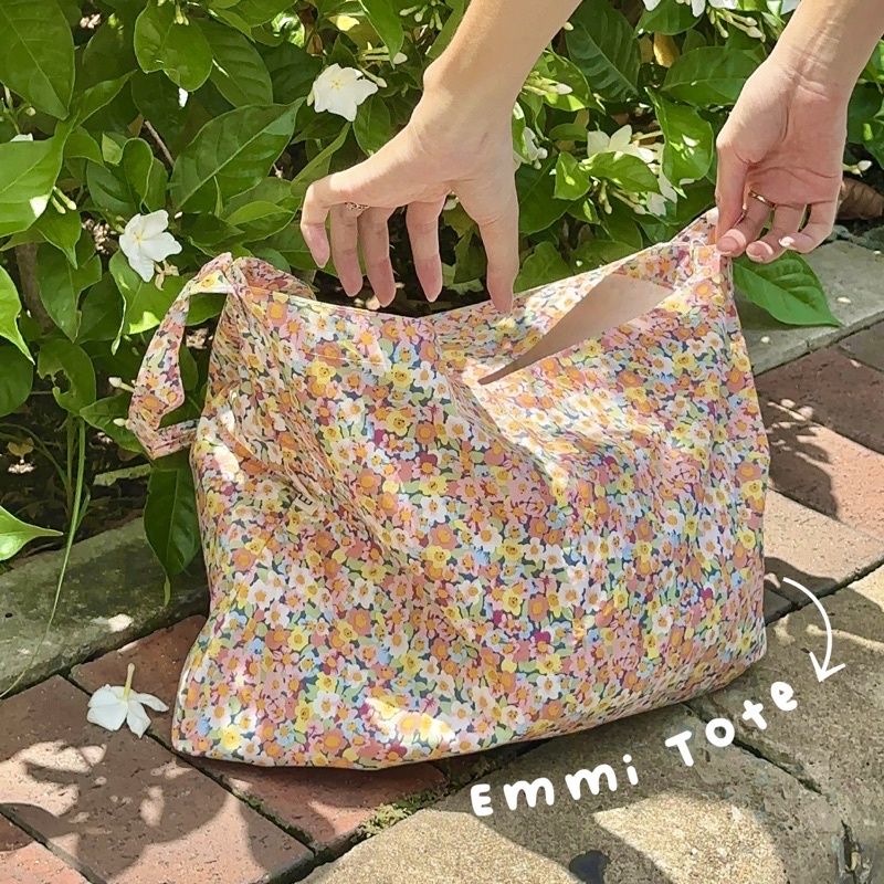 Túi vải tote đeo chéo hoa nhí dễ thương Emmi Tote dành cho nữ đơn giản hàn quốc sinh viên học sinh đi học