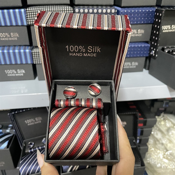 Cà vạt nam màu đỏ kẻ trắng kèm hộp bản nhỏ 6cm dành cho nam thanh niên set đầy đủ mẫu t11-2023 Giangpkc 011-70