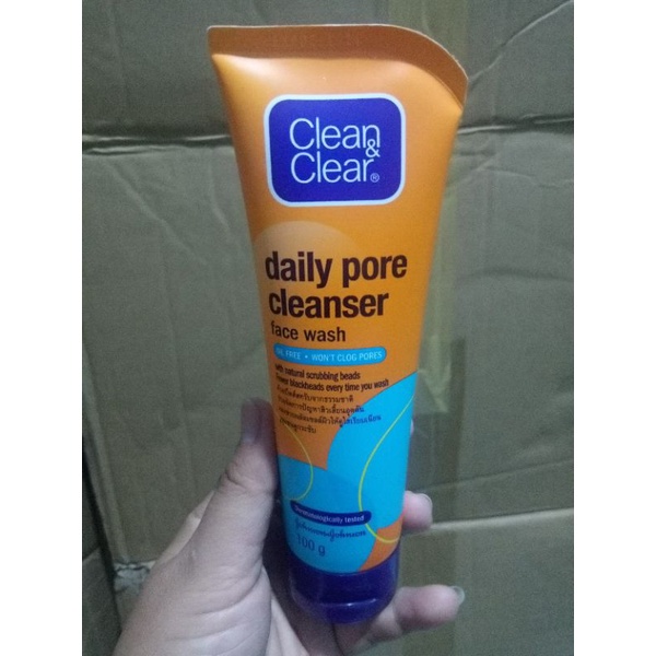 Sữa rửa mặt Clean Clear Có Hạt Massage làm sạch nhờn và ngăn ngừa mụn đầu đen 100g QS Store