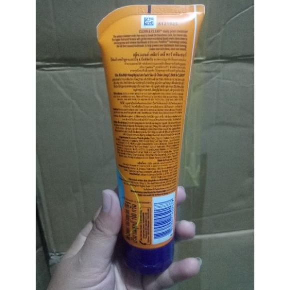 Sữa rửa mặt Clean Clear Có Hạt Massage làm sạch nhờn và ngăn ngừa mụn đầu đen 100g QS Store