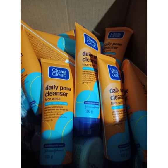 Sữa rửa mặt Clean Clear Có Hạt Massage làm sạch nhờn và ngăn ngừa mụn đầu đen 100g QS Store