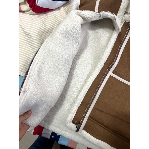 Áo Khoác Gile Da Lộn Lót Lông Xù Túi Hộp Chéo 4 Màu Trẻ Trung