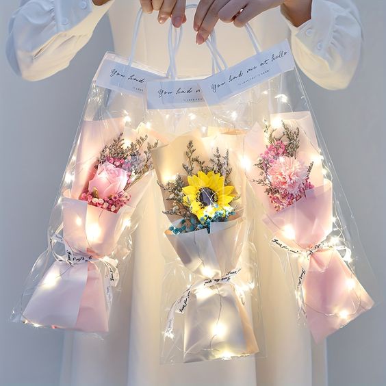 Túi Đựng Hoa Tươi, Hoa Sáp, Hoa Len Trong Suốt Làm Quà Tặng Giáng Sinh Thiết Kế Trendy Nhiều Kích Thước Chất Liệu PVC