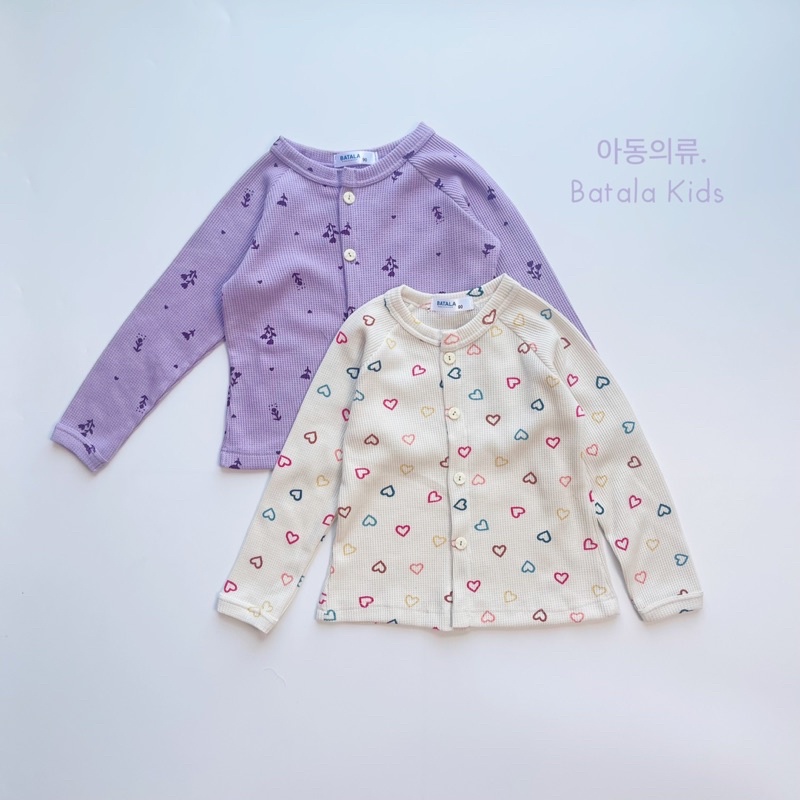 Set tổ ong họa tiết Hàn cho bé gái Batala Kids, bộ đồ thu đông trẻ em hoạ tiết dễ thương