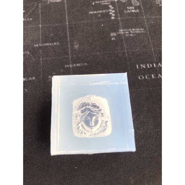 Bộ khuôn silicon làm keycap cô gái trong suốt.