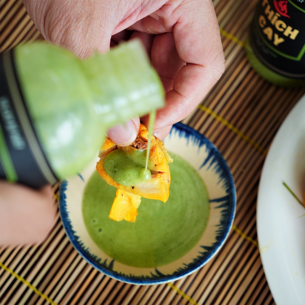 Nước chấm xanh Thích Cay, hải sản mù tạt, ớt xanh, tương chấm cay nòng, ăn lẩu