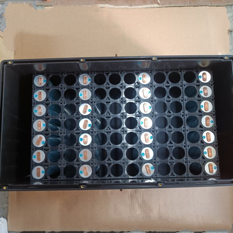 Vỏ acquy ô tô 250Ah, lắp được 40 cell 46160 hoặc 84 cell 33140