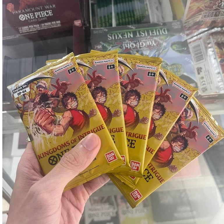 1 Box KINGDOMS OF INTRIGUE  thẻ bài trò chơi ONE PIECE card game Tiếng Anh.
