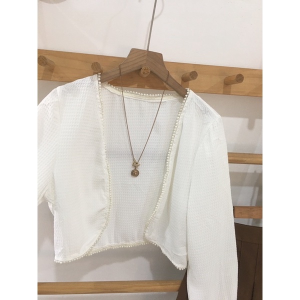 Áo khoác tiểu thư croptop viền ngọc sang chảnh