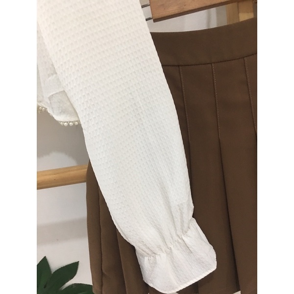 Áo khoác tiểu thư croptop viền ngọc sang chảnh