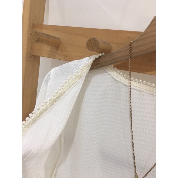 Áo khoác tiểu thư croptop viền ngọc sang chảnh
