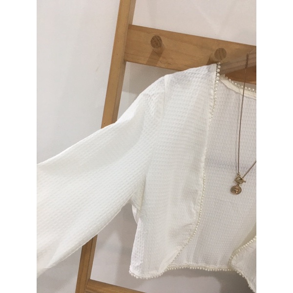 Áo khoác tiểu thư croptop viền ngọc sang chảnh