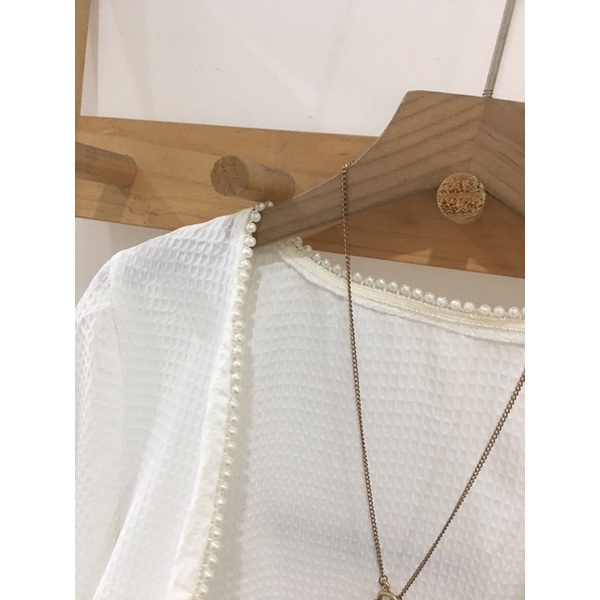 Áo khoác tiểu thư croptop viền ngọc sang chảnh