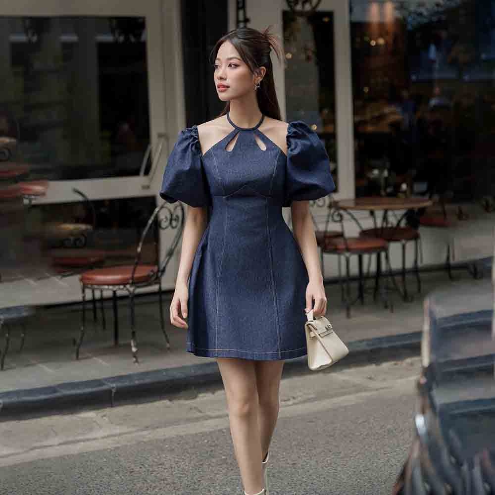 RECHIC Đầm denim Miu cổ yếm cách điệu tay bồng dáng A cơ bản thanh lịch