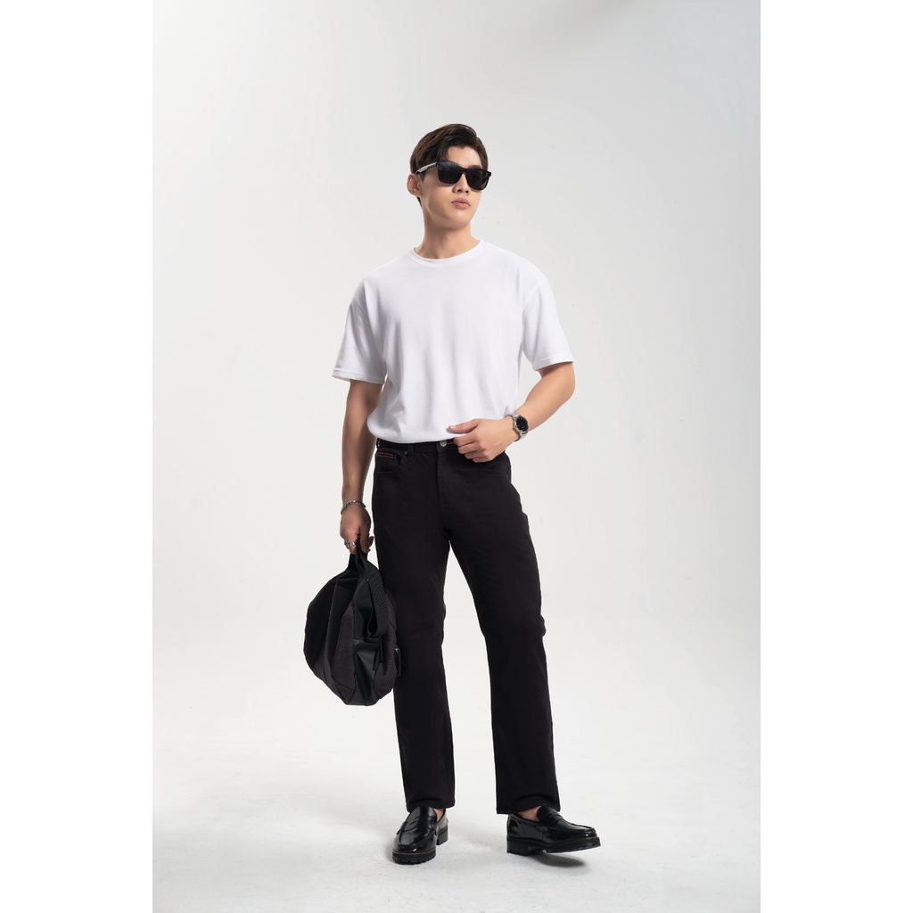 Quần Jeans Nam Dáng Suông Màu Đen Phối Chỉ Đỏ. Red Thread Black Straight Jeans - 222MD4083B2090