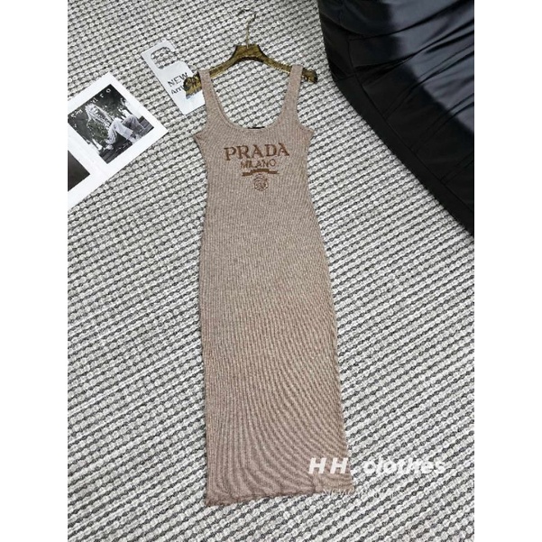 Váy tăm 2 dây ôm body thêu chữ P