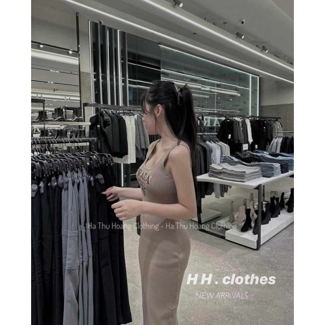 Váy tăm 2 dây ôm body thêu chữ P