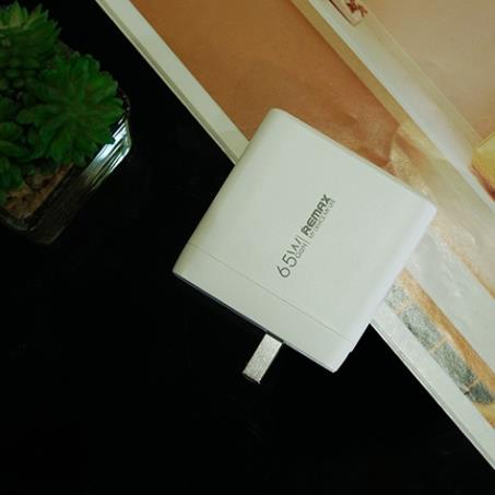 Cốc sạc nhanh 65W 2 cổng usb và type c Remax U125 PD QC 3.0