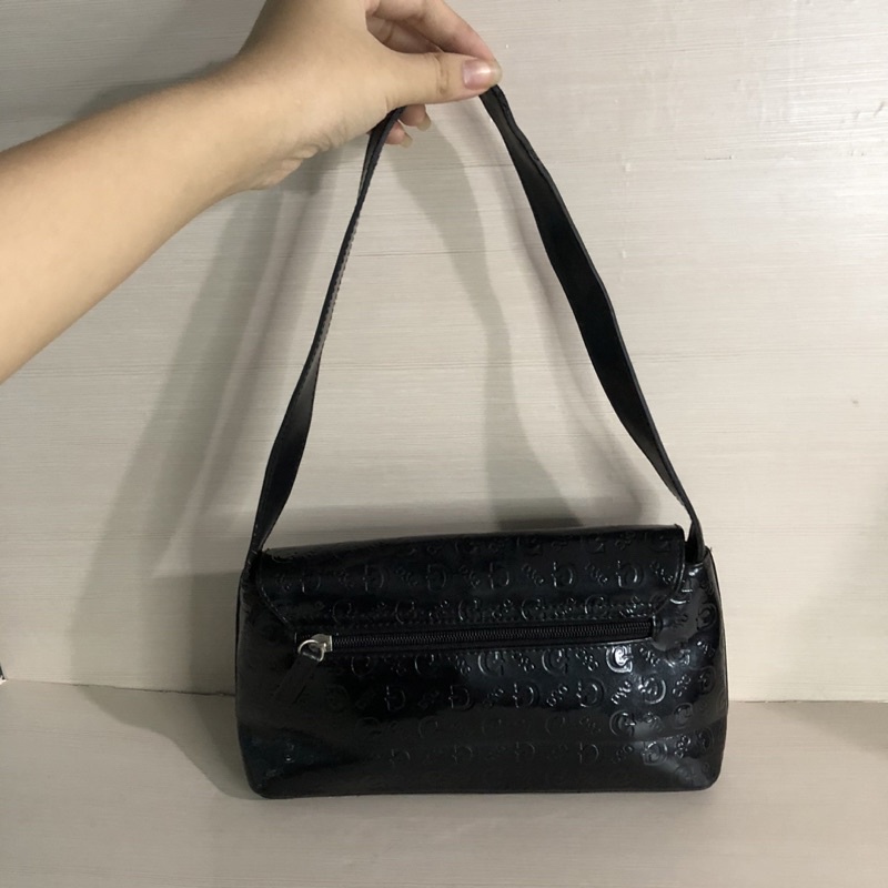 Túi si hiệu Guess