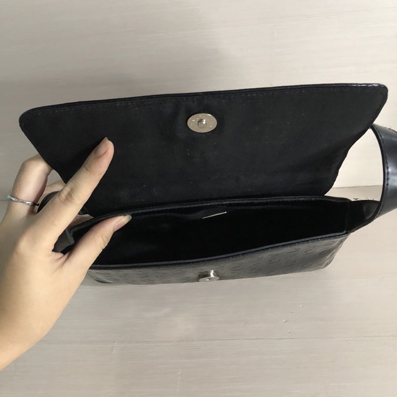 Túi si hiệu Guess