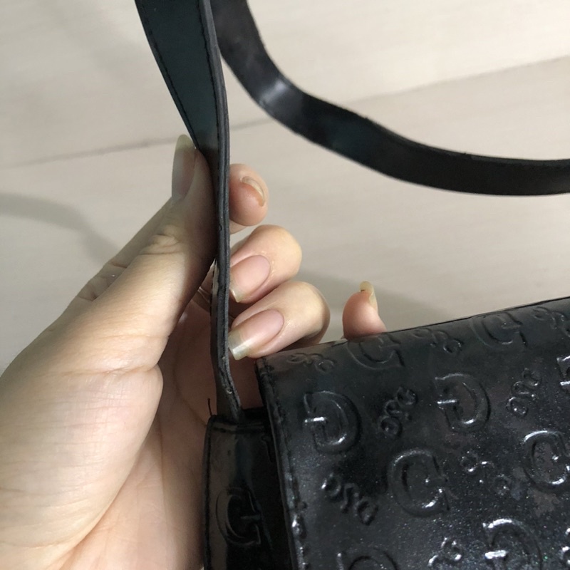 Túi si hiệu Guess