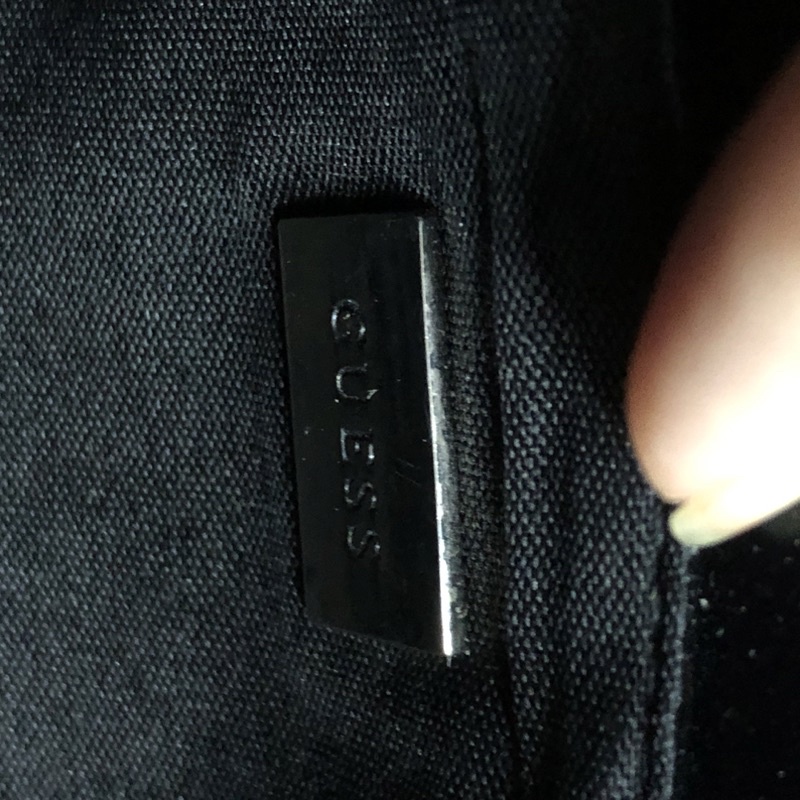 Túi si hiệu Guess