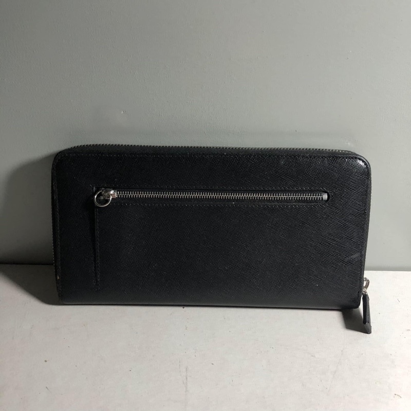 Ví si hiệu Pra.da