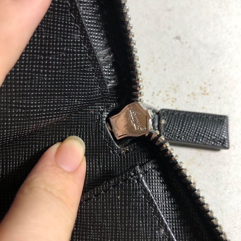 Ví si hiệu Pra.da