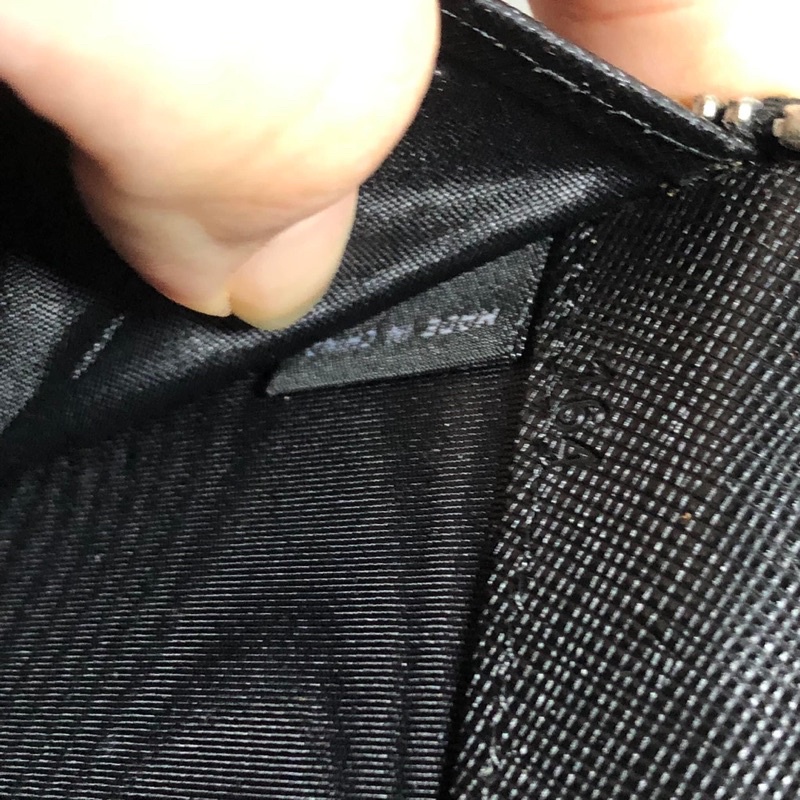 Ví si hiệu Pra.da