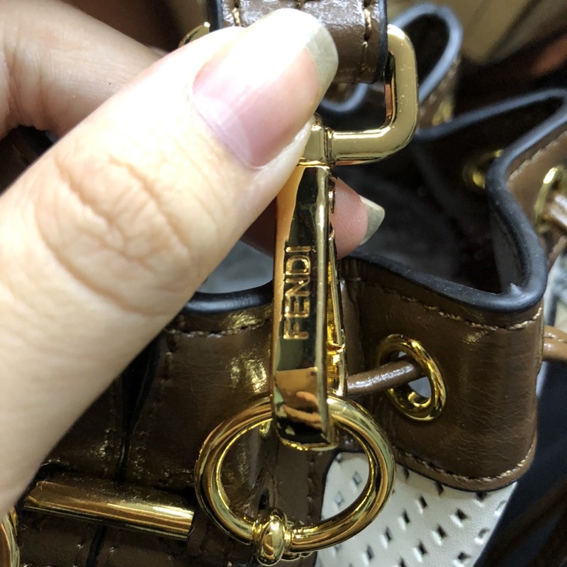 Túi si hiệu Fen.di