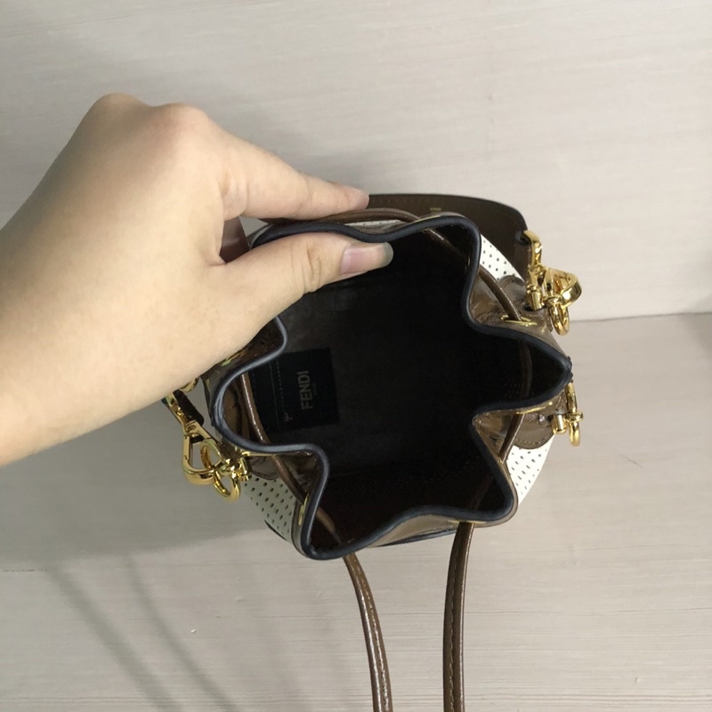 Túi si hiệu Fen.di